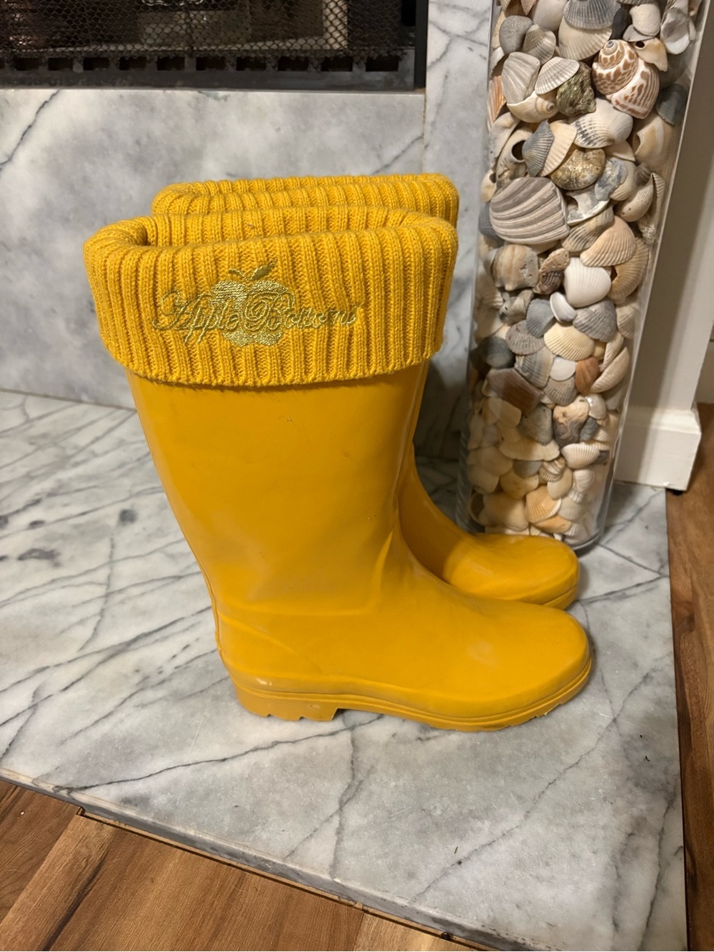 Apple Bottoms 🍎 Mustard Yellow Glossy Rain Boots with Knit Cuffs. Sz 9 - Picture 9 of 14